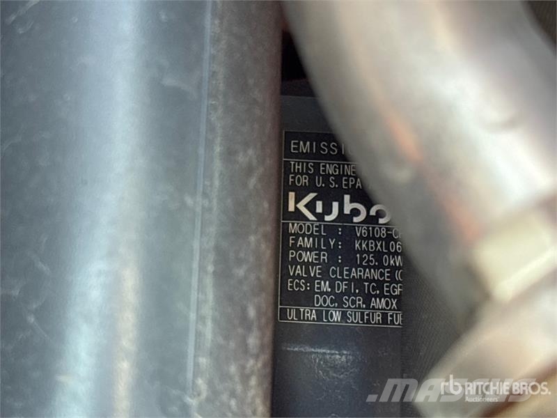 Kubota M7152 Premium 4WD Tractor 트랙터