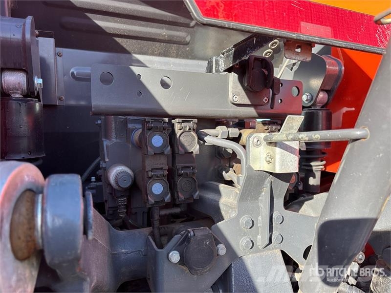 Kubota M7152 Premium 4WD Tractor 트랙터