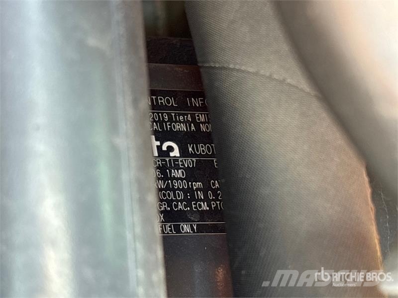 Kubota M7152 Premium 4WD Tractor 트랙터
