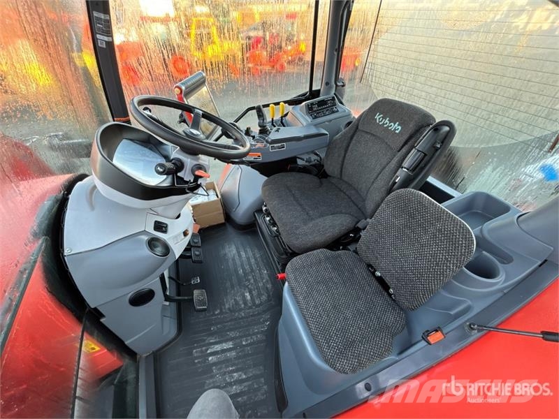 Kubota M7152 Premium 4WD Tractor 트랙터
