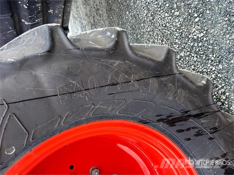 Kubota M7152 Premium 4WD Tractor 트랙터