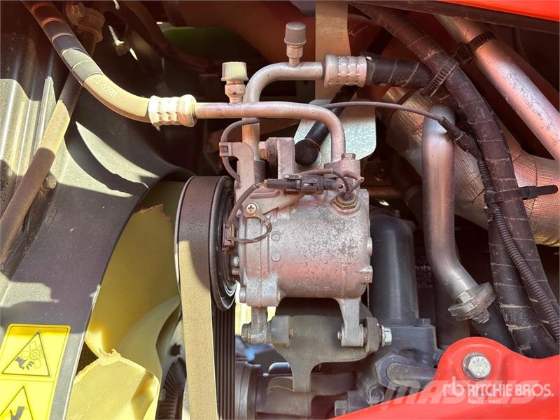 Kubota M7152 Premium 4WD Tractor 트랙터