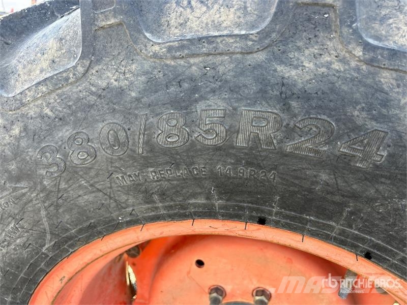 Kubota M8540 4WD Utility Tractor 小型拖拉机