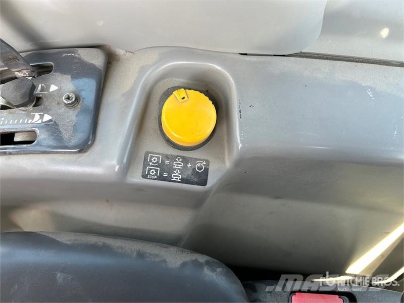 Kubota M8540 4WD Utility Tractor 小型拖拉机