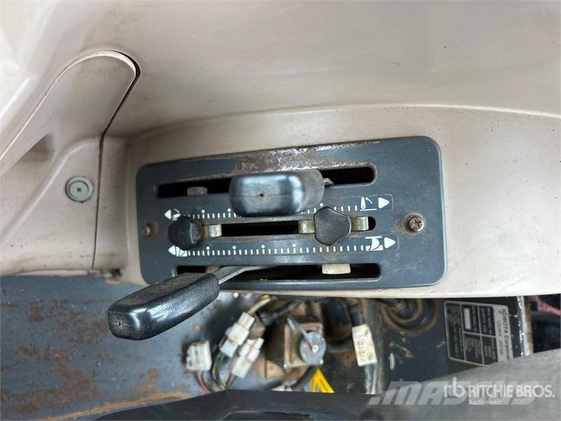Kubota M8540DTNHC 4WD Utility Tractor Manji traktori