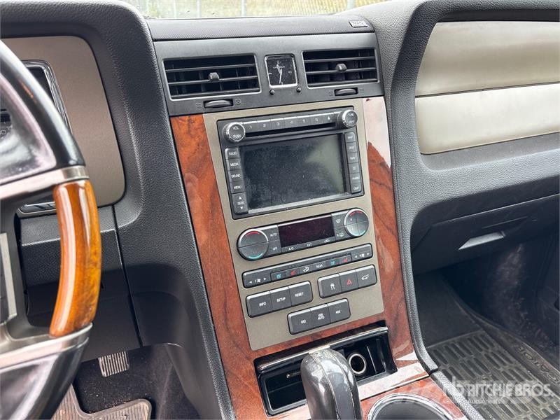 Lincoln Navigator 4WD SUV Masini