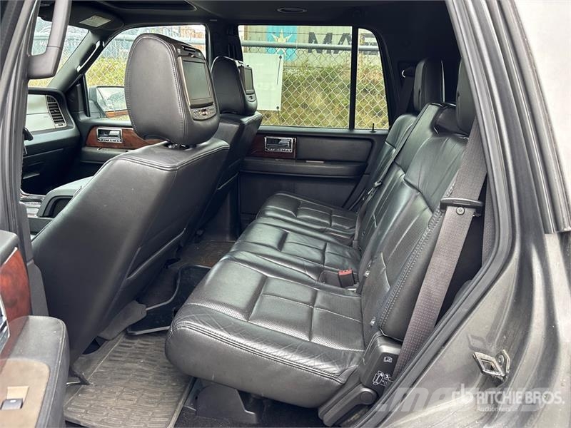 Lincoln Navigator 4WD SUV Masini