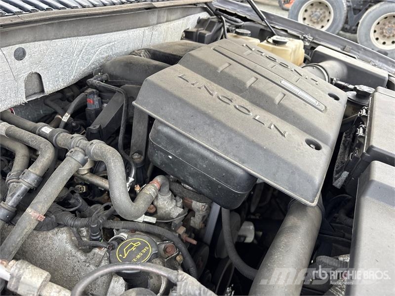 Lincoln Navigator 4WD SUV Masini