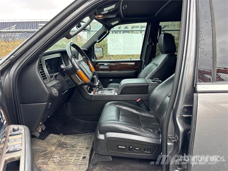 Lincoln Navigator 4WD SUV Masini