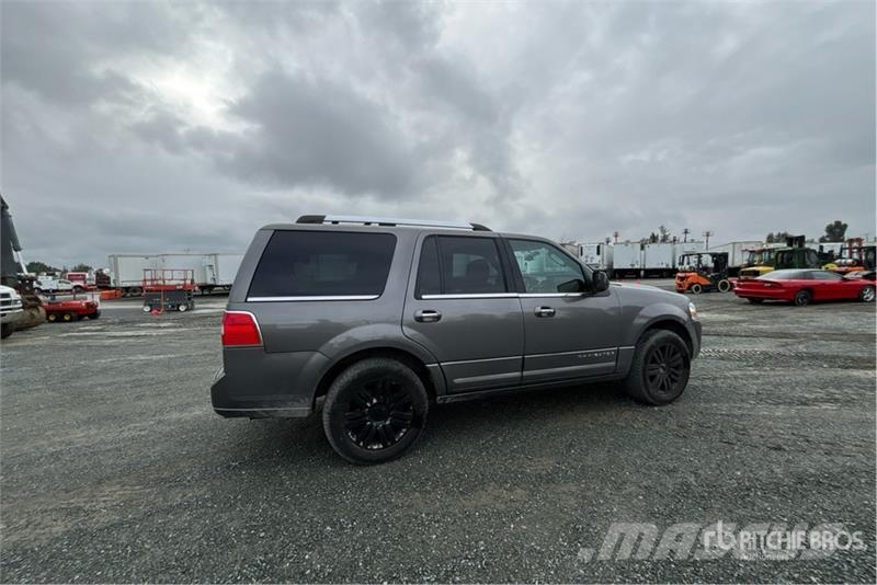Lincoln Navigator 4WD SUV Masini