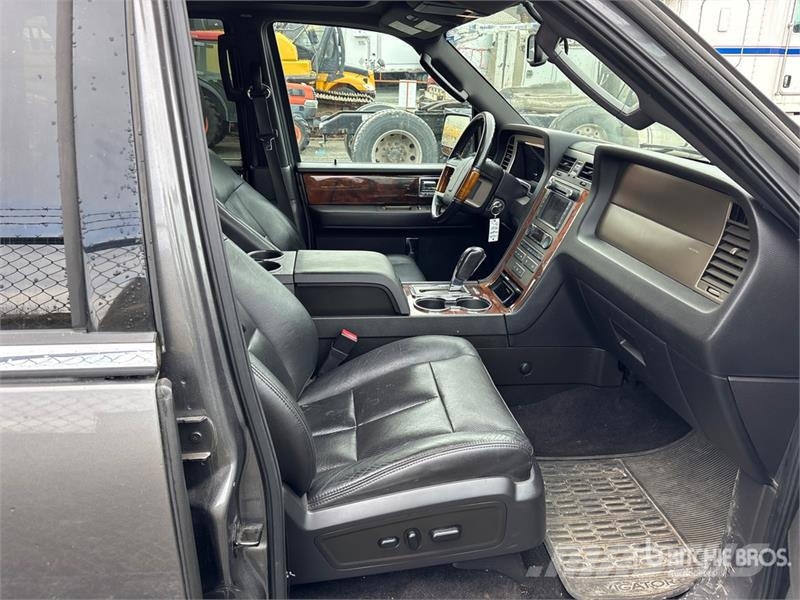 Lincoln Navigator 4WD SUV Masini