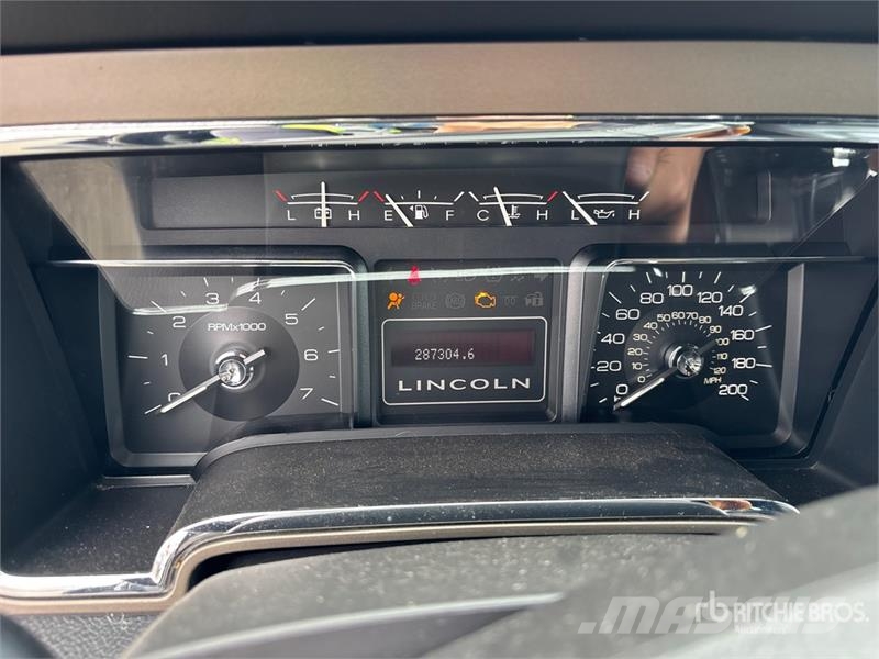 Lincoln Navigator 4WD SUV Masini