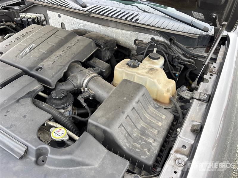 Lincoln Navigator 4WD SUV Masini