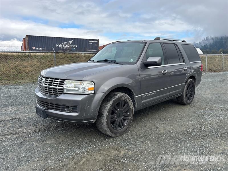 Lincoln Navigator 4WD SUV Masini