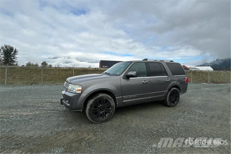 Lincoln Navigator 4WD SUV Masini