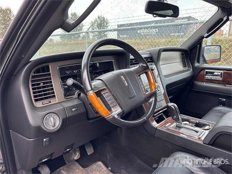 Lincoln Navigator 4WD SUV Masini