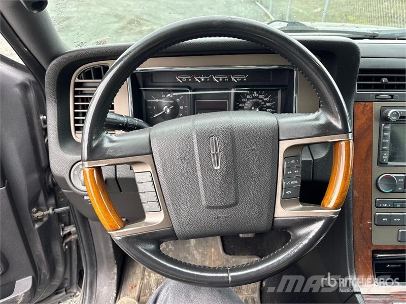 Lincoln Navigator 4WD SUV Masini