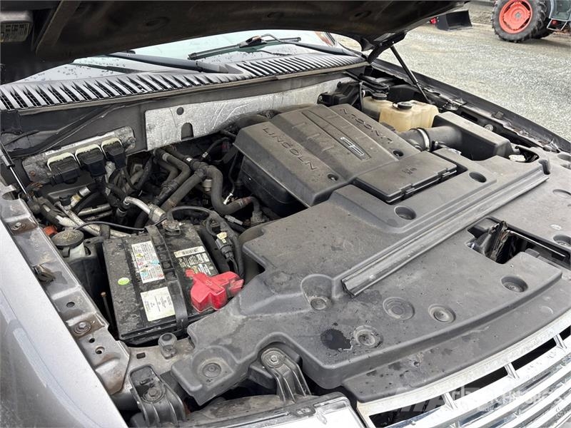 Lincoln Navigator 4WD SUV Masini