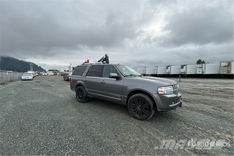 Lincoln Navigator 4WD SUV Masini