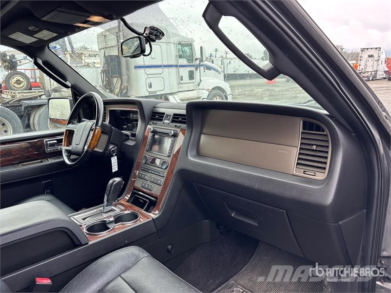Lincoln Navigator 4WD SUV Masini