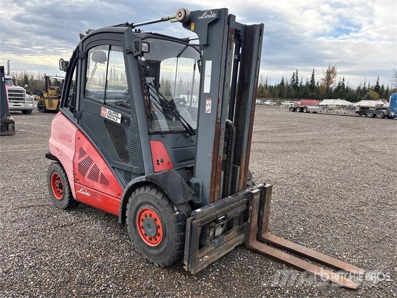 Linde H45 9000 lb Pneumatic Tire Forklift Інше