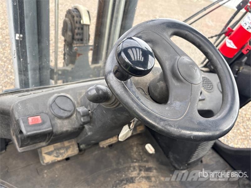 Linde H45 9000 lb Pneumatic Tire Forklift Інше