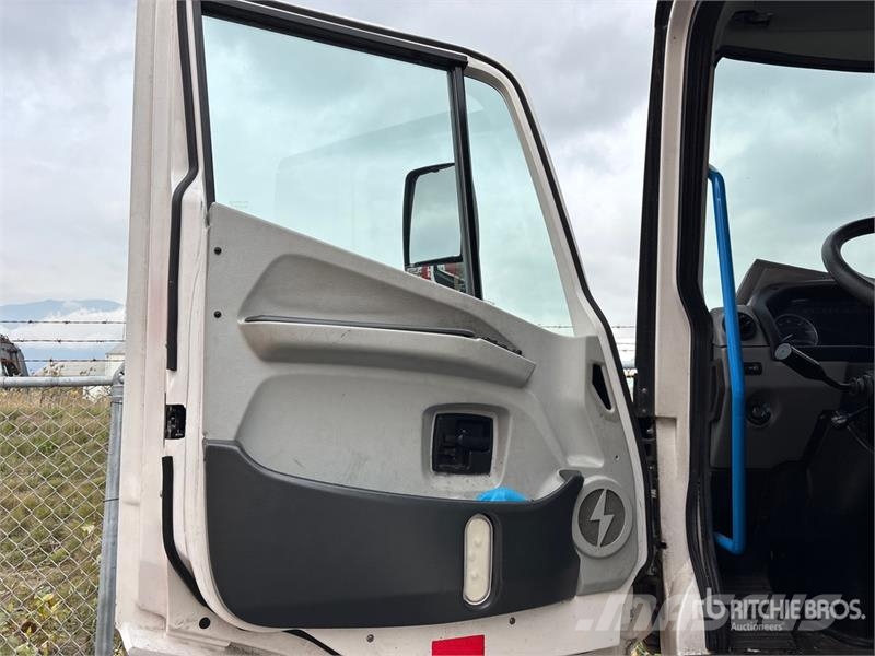  Lion 6 4x2 Electric Cab and Chassis Kabine i unutrašnjost