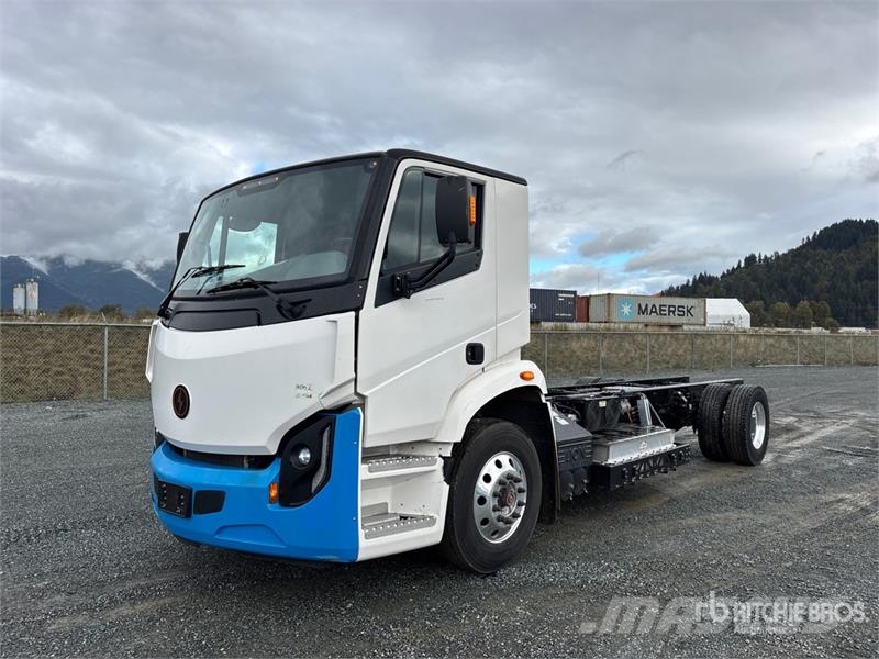 Lion 6 4x2 Electric Cab and Chassis Cabines