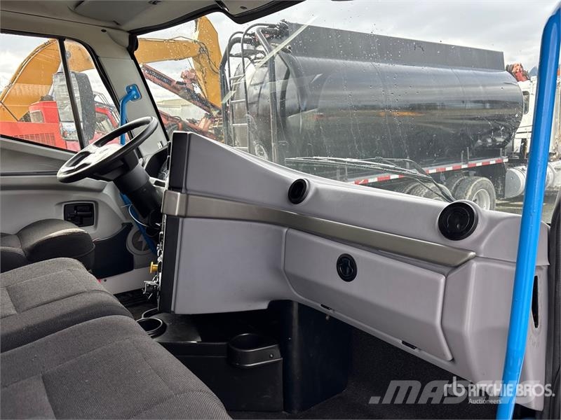 Lion 6 4x2 Electric Cab and Chassis Cabines