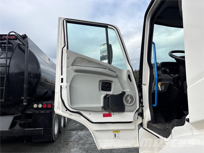Lion 6 4x2 Electric Cab and Chassis Cabines
