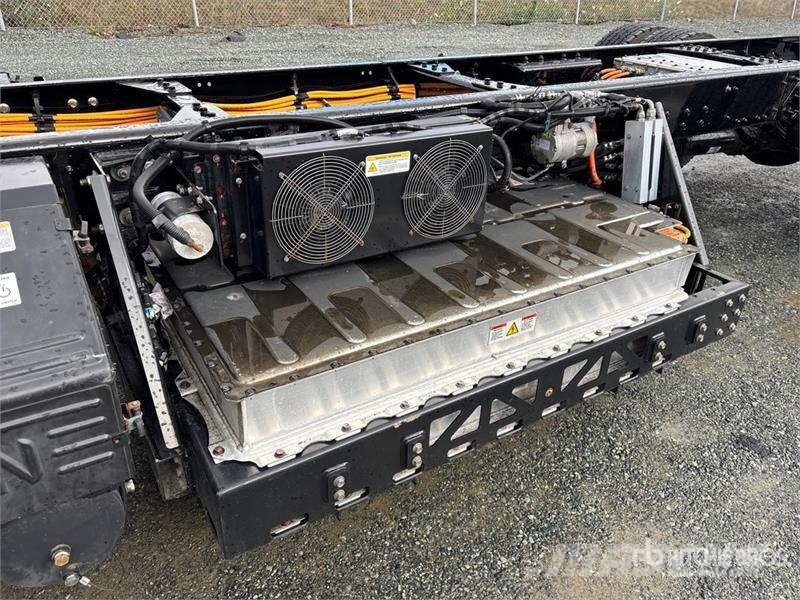 Lion 6 4x2 Electric Cab and Chassis Cabines