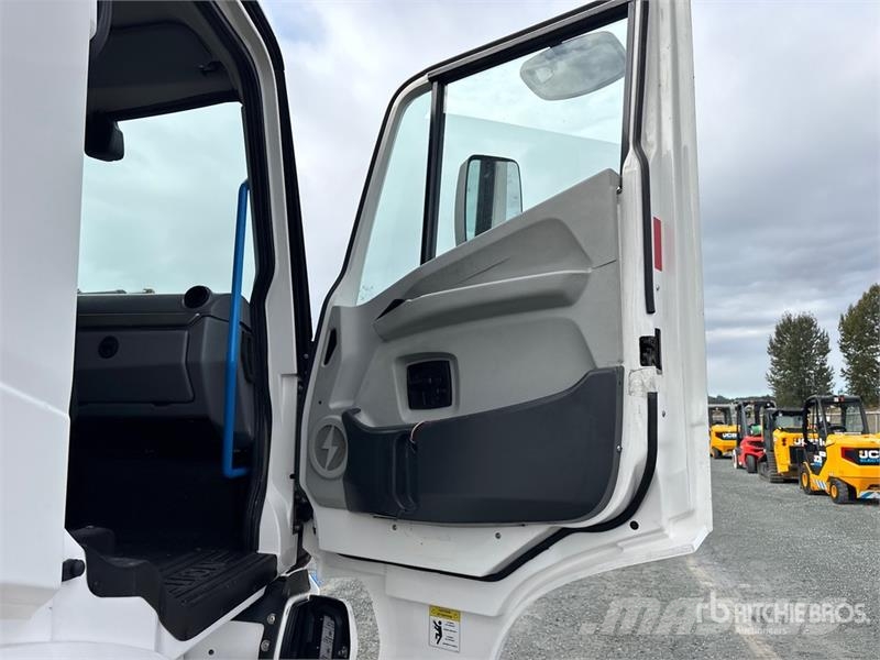  Lion 6 4x2 Electric Cab and Chassis Kabine i unutrašnjost