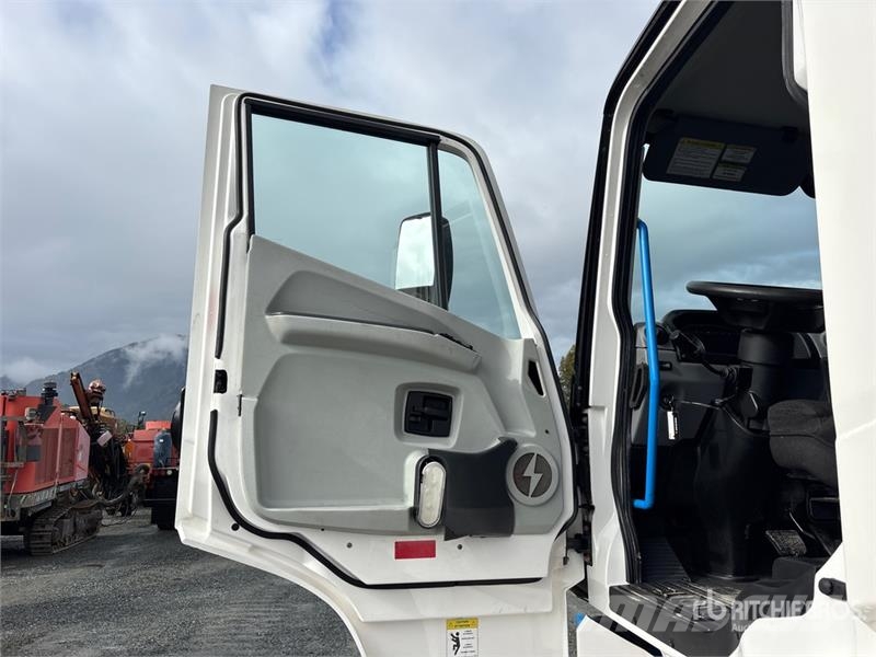  Lion 6 4x2 Electric Cab and Chassis Kabine i unutrašnjost