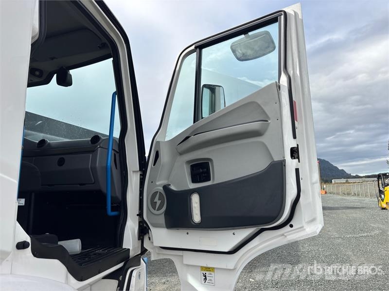 Lion 6 4x2 Electric Cab and Chassis Cabines