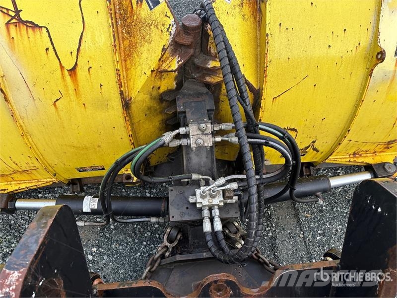 Machinability 11 ft 2 in Power-V Snow Plow - Fits Sniježne daske i plugovi