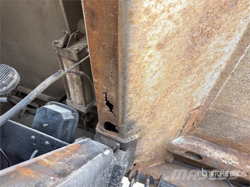 Mack CT713 Camion benne