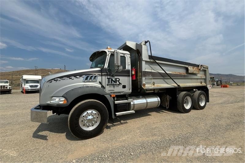 Mack CT713 Camion benne