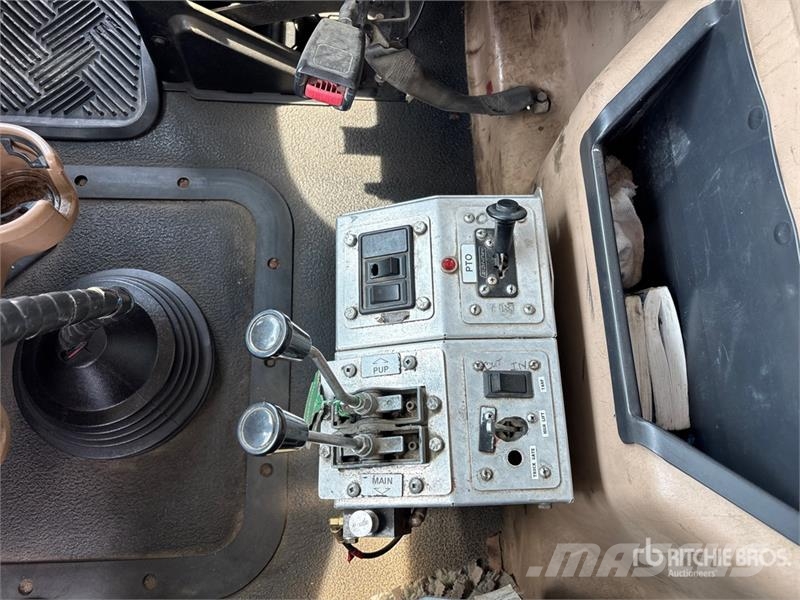 Mack CT713 Camion benne