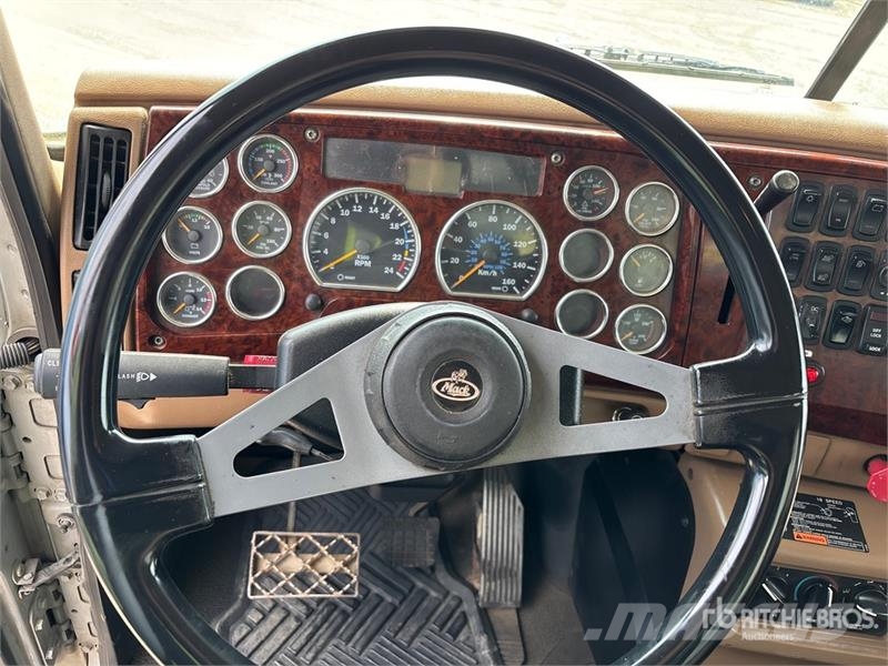 Mack CT713 Camion benne