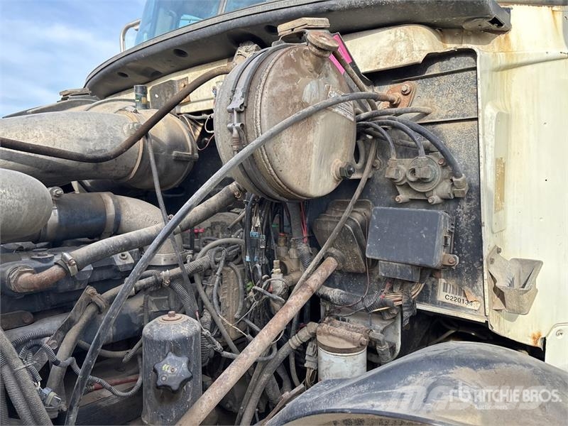 Mack CV713 Kipper