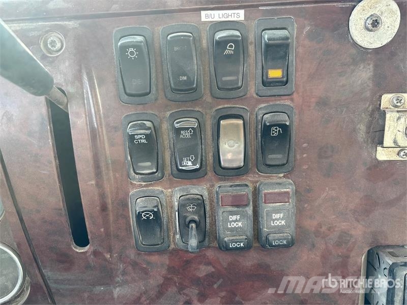 Mack CV713 Kipper