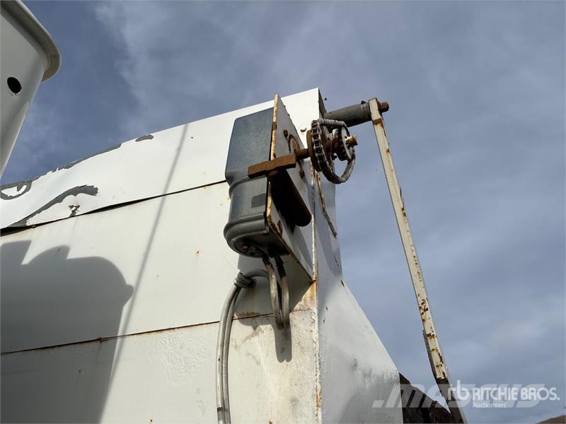 Mack CV713 Kipper