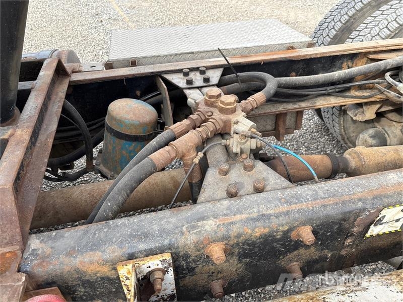 Mack CV713 Kipper