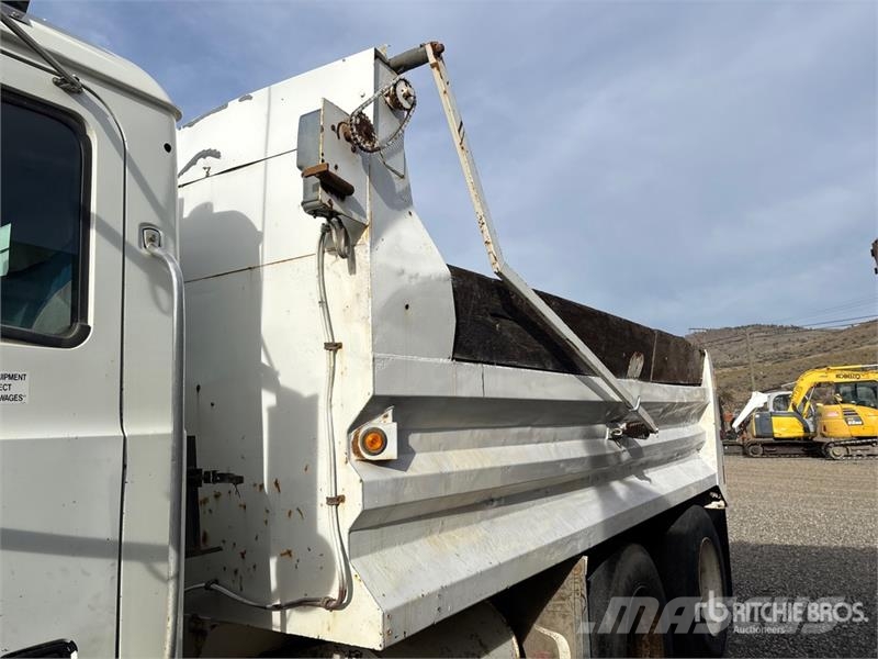 Mack CV713 Kipper