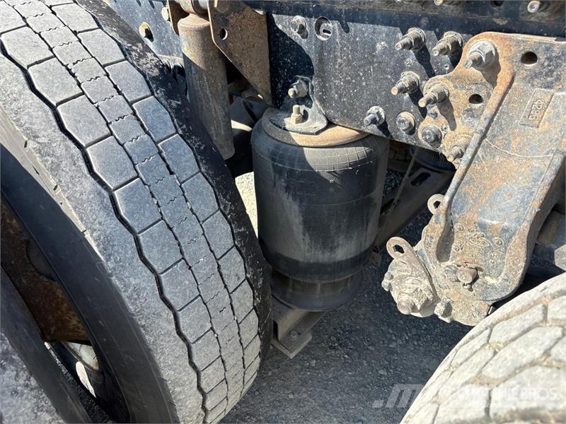 Mack CXU613 Trekkers