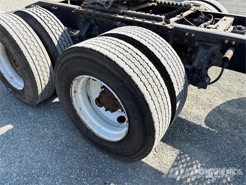 Mack CXU613 Trekkers