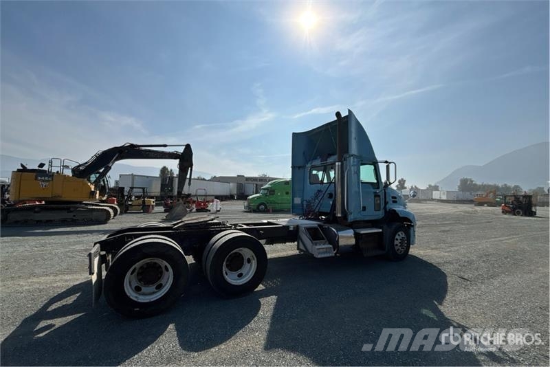 Mack CXU613 Truck Tractor Units