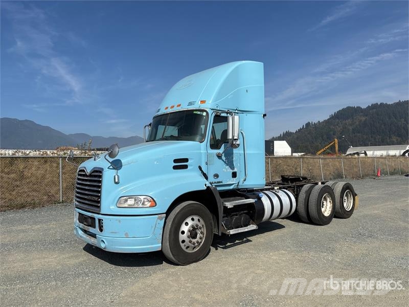 Mack CXU613 Trekkers