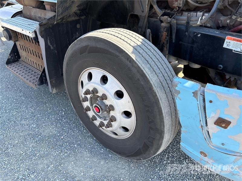 Mack CXU613 Trekkers