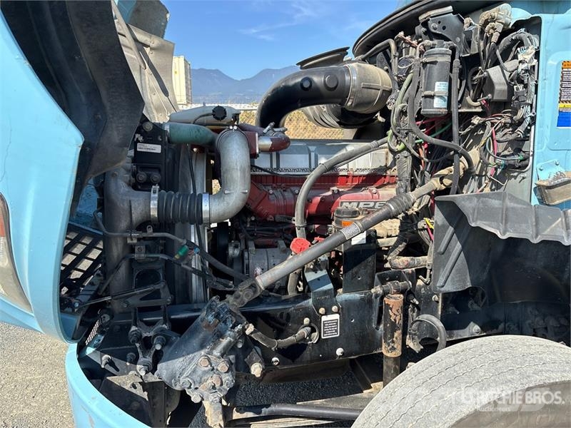 Mack CXU613 Trekkers